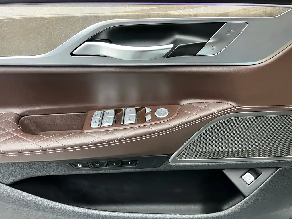 BMW BMW 7 Series 2020 - thumbnail 3
