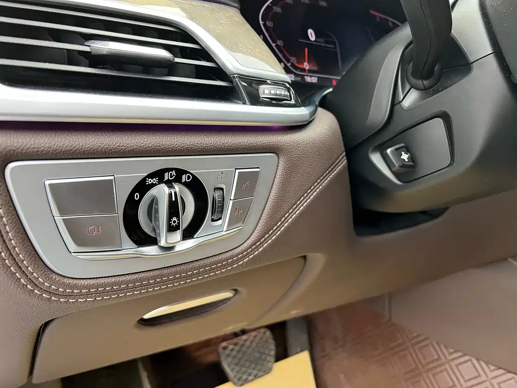 BMW BMW 7 Series 2020 - thumbnail 4