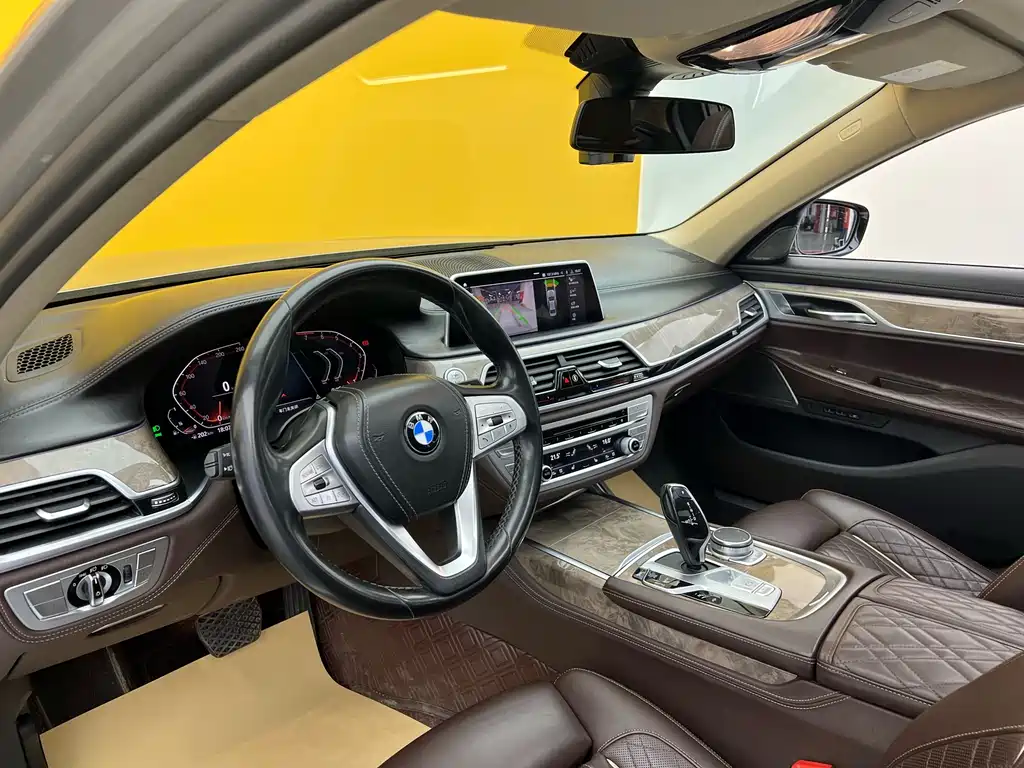 BMW BMW 7 Series 2020 - thumbnail 6