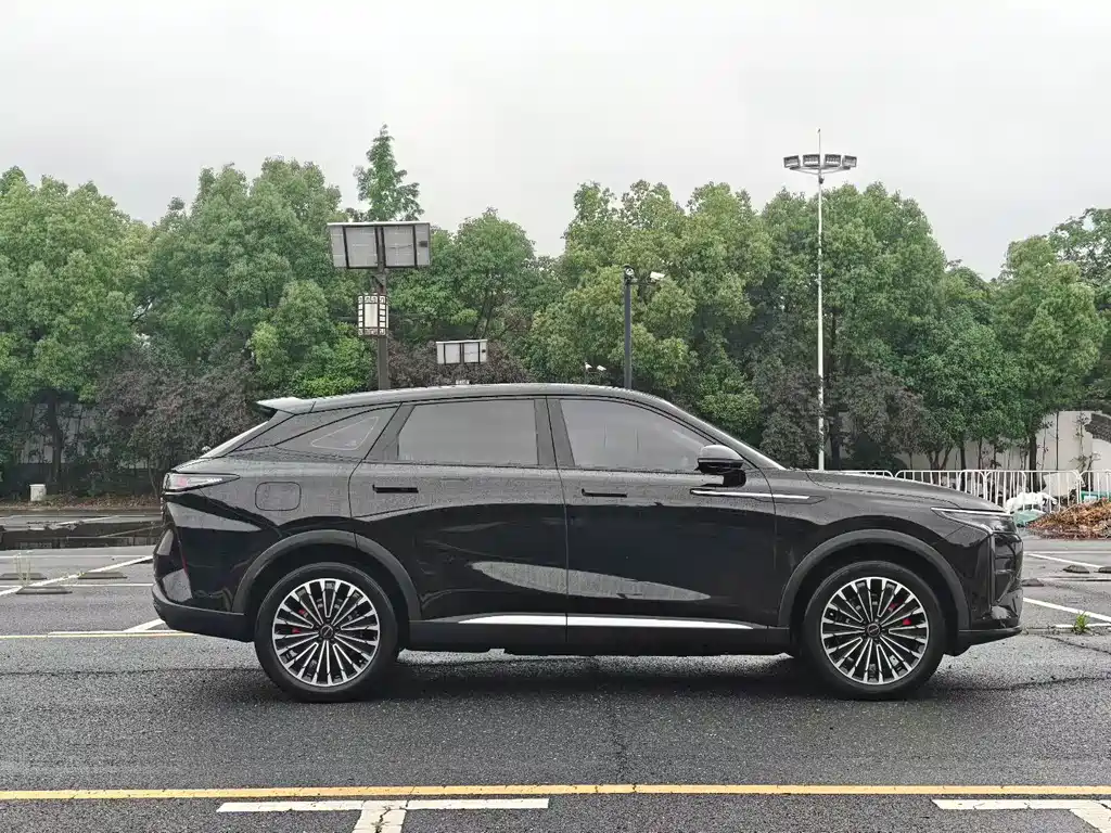 Exeed Exeed Yaoguang C-DM 2025 200km Long Range Pro AWD 2024 - thumbnail 8