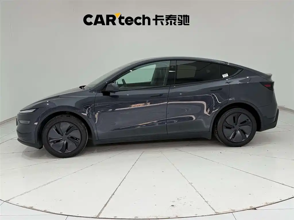 Tesla Model Y 2025 RWD 2025 - thumbnail 6