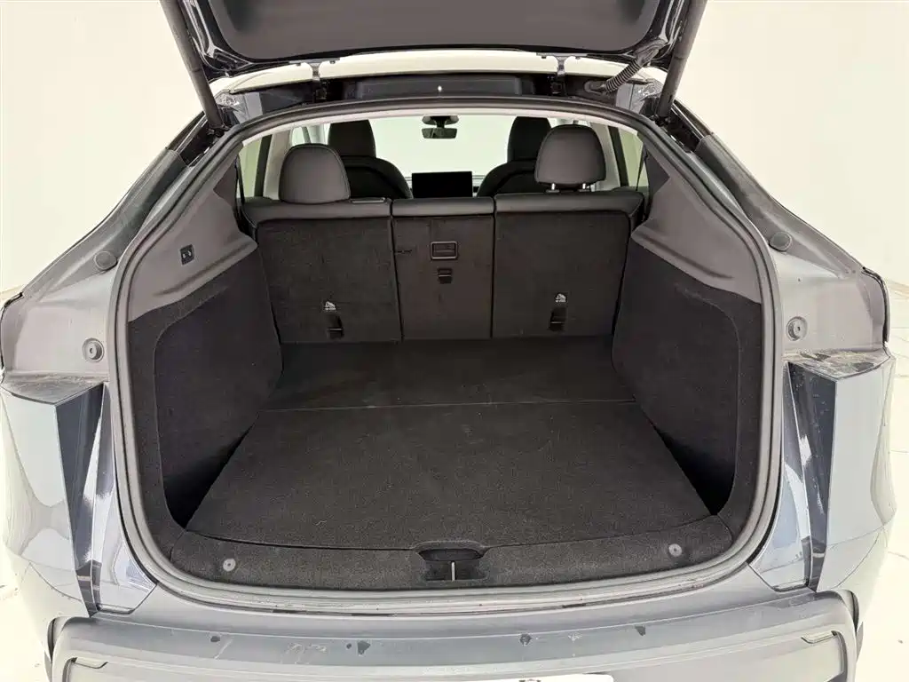 Tesla Model Y 2025 RWD 2025 - thumbnail 14