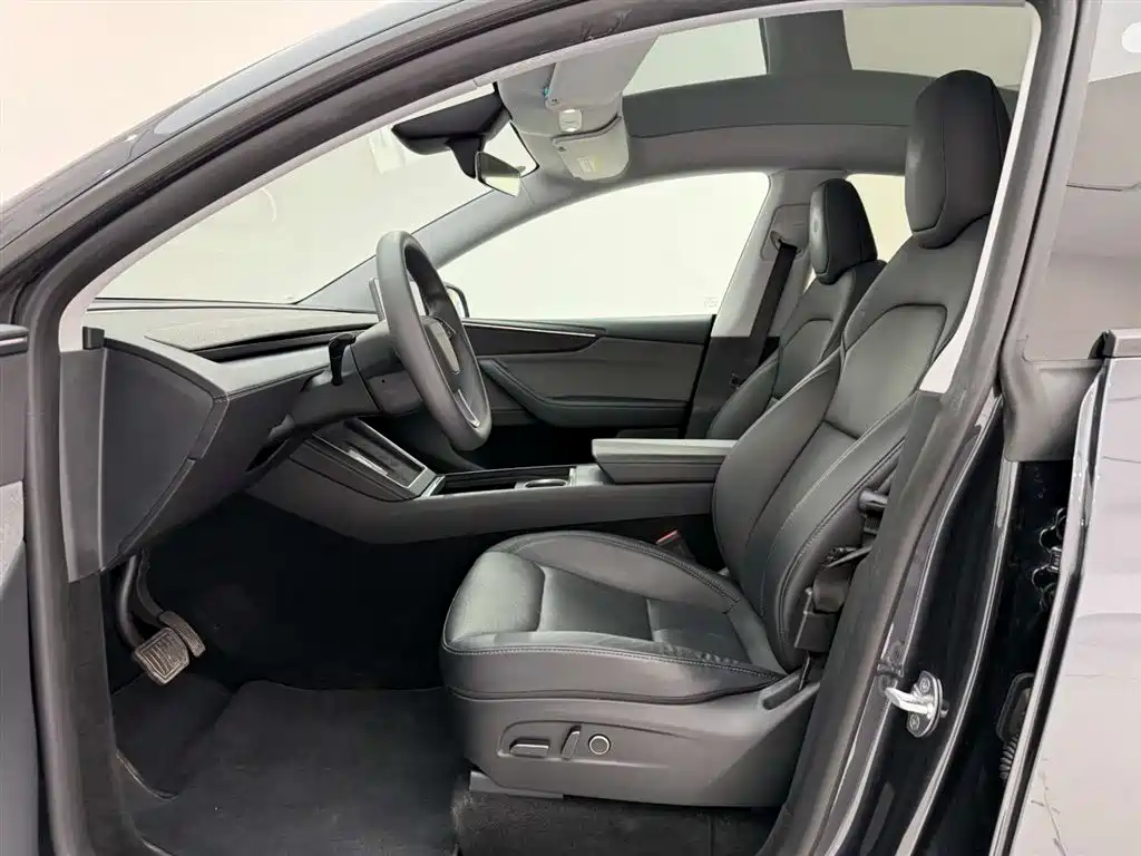 Tesla Model Y 2025 RWD 2025 - thumbnail 15