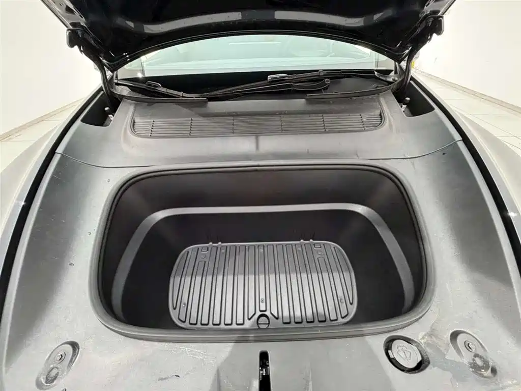 Tesla Model Y 2025 RWD 2025 - thumbnail 18
