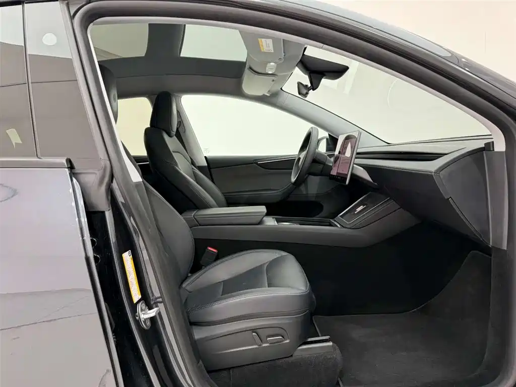 Tesla Model Y 2025 RWD 2025 - thumbnail 19