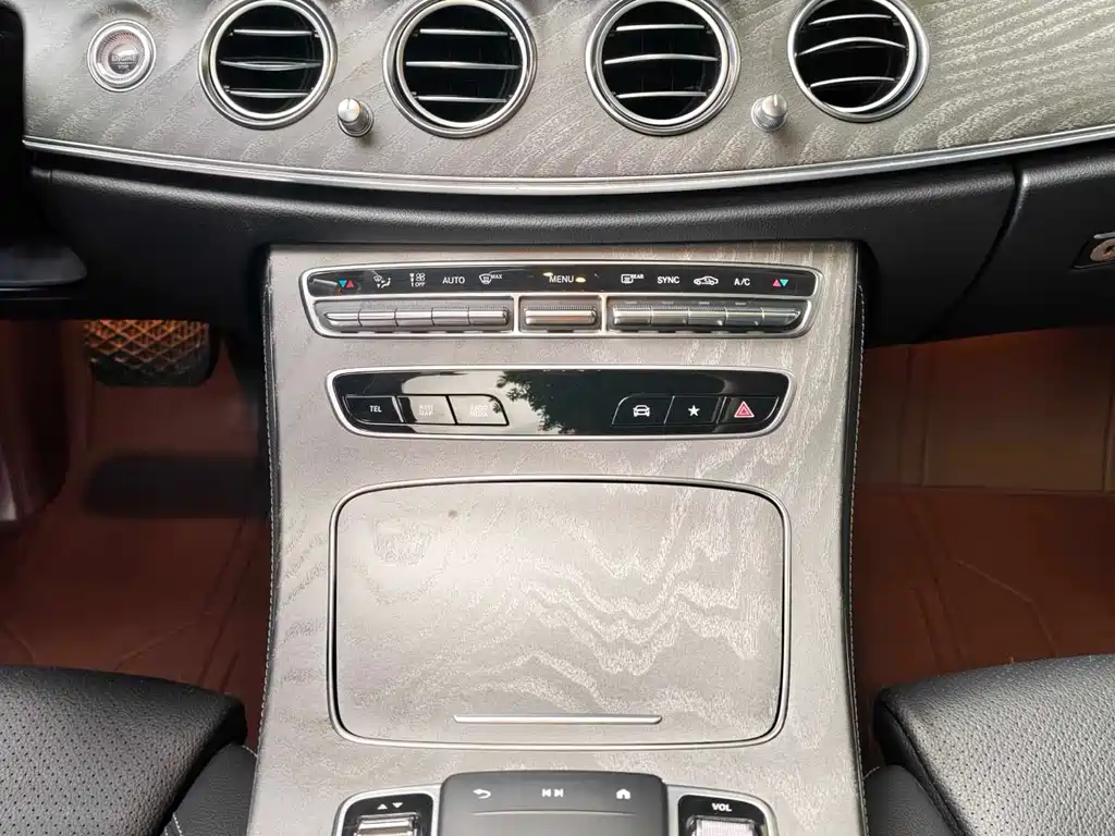 Mercedes-Benz Mercedes-Benz E-Class 2022 Facelift E 260 L Sport 2022 - thumbnail 19