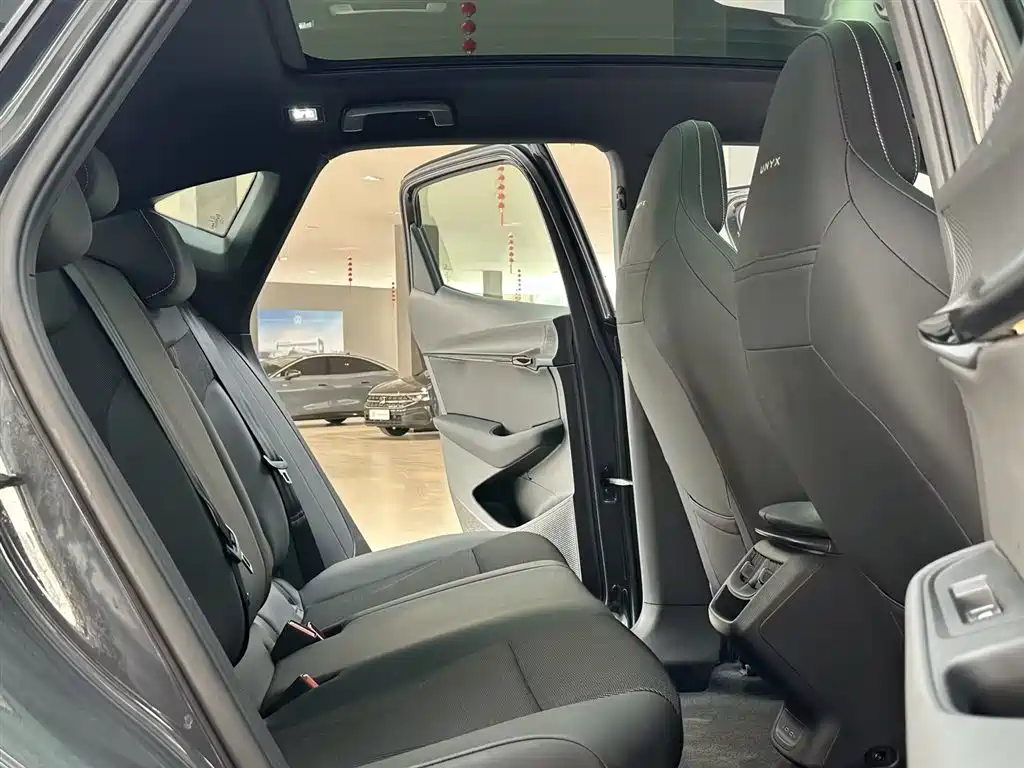 Volkswagen ID. UNYX 06 2024 Pro Long Range 2025 - thumbnail 14
