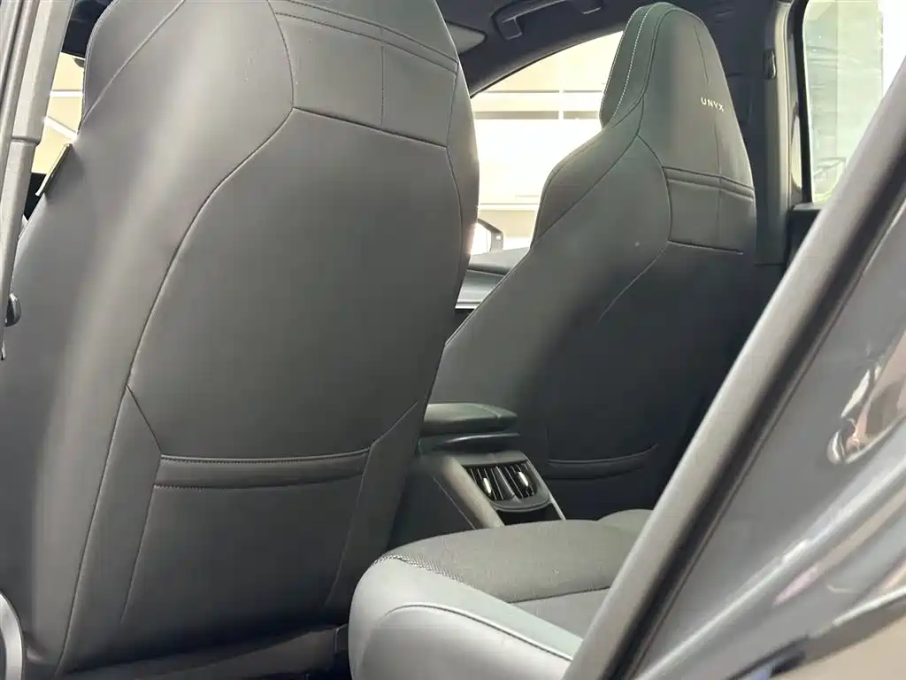 Volkswagen ID. UNYX 06 2024 Pro Long Range 2025 - thumbnail 16