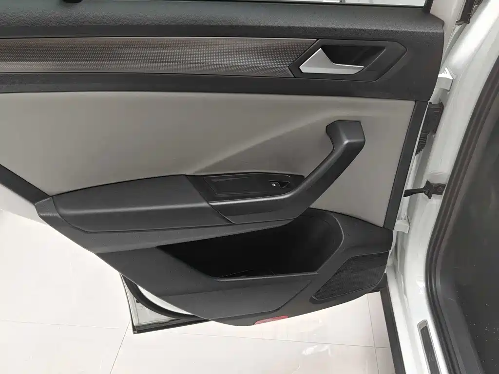 Volkswagen T-ROC 2023 300TSI DSG FWD Chenguang Edition 2024 - thumbnail 12