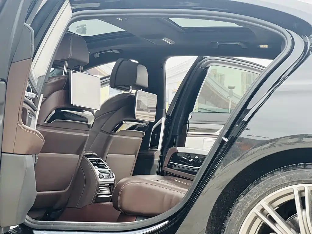 BMW BMW 7 Series 2022 740Li xDrive Executive Luxury Package 2022 - thumbnail 5
