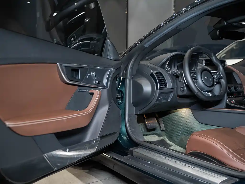 Jaguar Jaguar F-TYPE 2019 2.0T Coupe 2019 - thumbnail 9