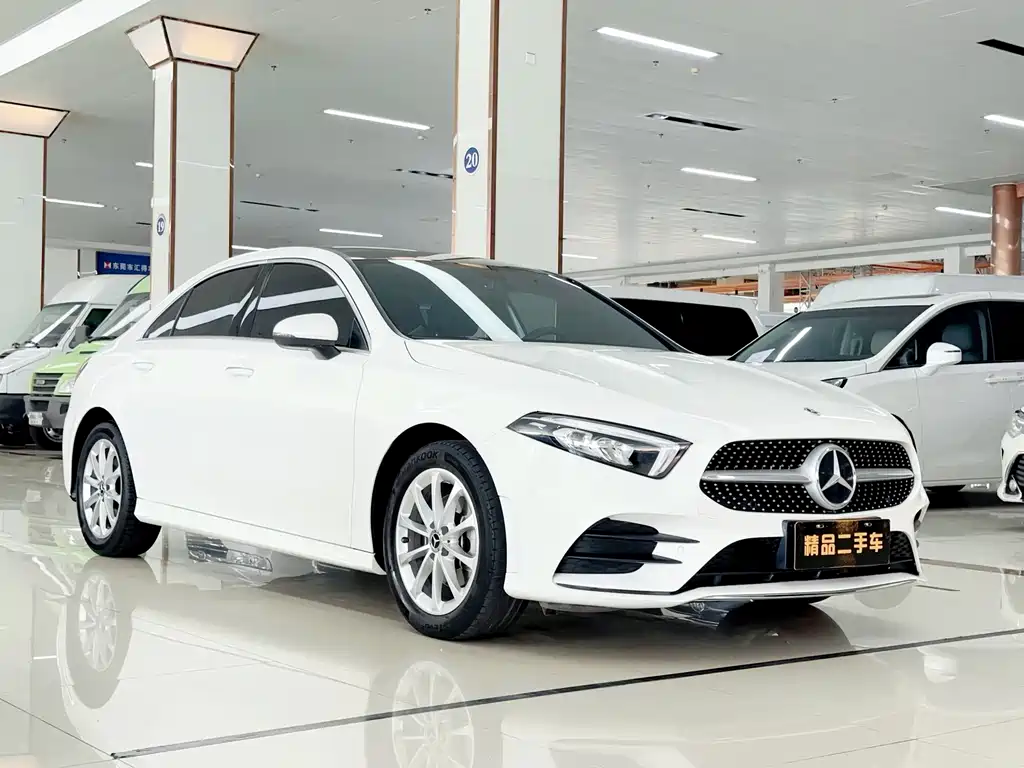 Mercedes-Benz Mercedes-Benz A-Class 2022 A 200 L Sport Sedan Fashion Edition 2022 - thumbnail 3