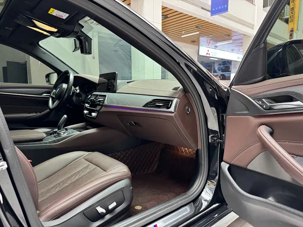 BMW BMW 5 Series 2022 530Li Leading Edition M Sport Package 2022 - thumbnail 16