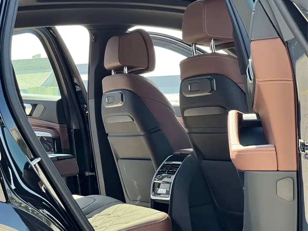 BMW BMW X6 2023 xDrive40i Exclusive M Sport Package 2024 - thumbnail 7