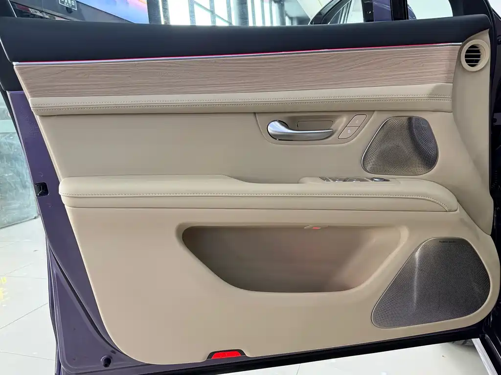 AITO AITO M5 2025 EREV Ultra AWD 2025 - thumbnail 7