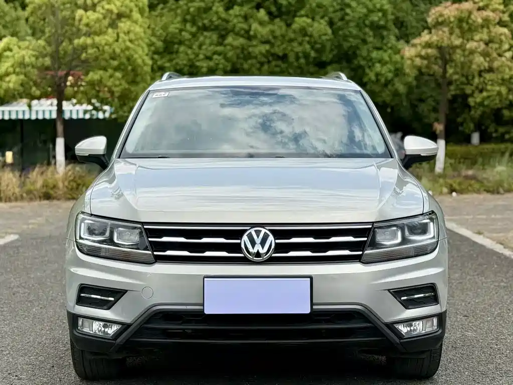 Volkswagen Tiguan L 2018 330TSI FWD Luxury 2018 - thumbnail 2