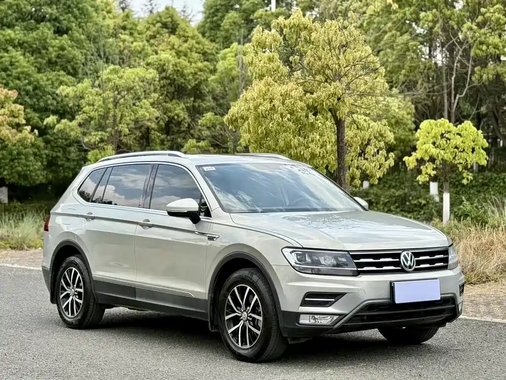 Volkswagen Tiguan L 2018 330TSI FWD Luxury 2018 - thumbnail 3