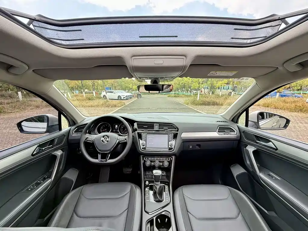 Volkswagen Tiguan L 2018 330TSI FWD Luxury 2018 - thumbnail 4