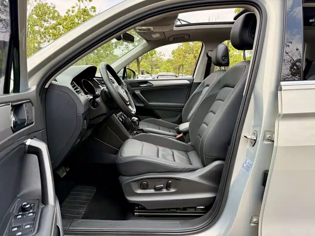 Volkswagen Tiguan L 2018 330TSI FWD Luxury 2018 - thumbnail 5