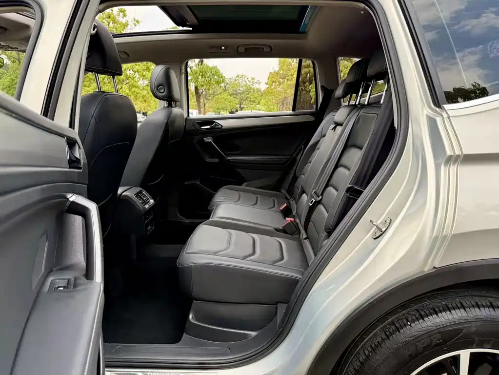 Volkswagen Tiguan L 2018 330TSI FWD Luxury 2018 - thumbnail 6