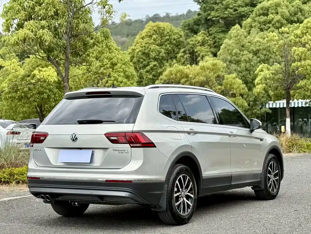 Volkswagen Tiguan L 2018 330TSI FWD Luxury 2018 - thumbnail 9