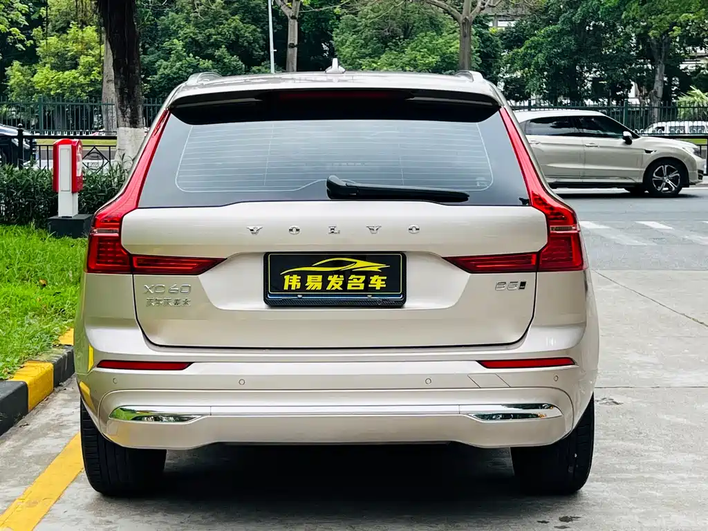 Volvo Volvo XC60 2025 B5 AWD Momentum 2025 - thumbnail 4