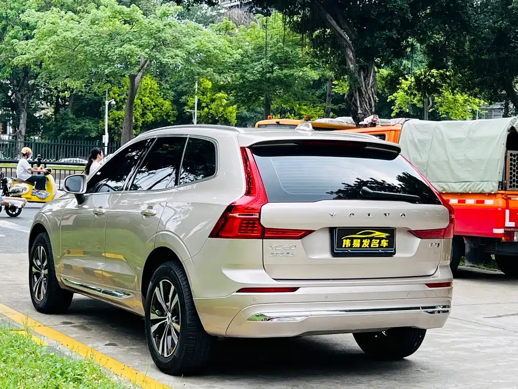 Volvo Volvo XC60 2025 B5 AWD Momentum 2025 - thumbnail 6