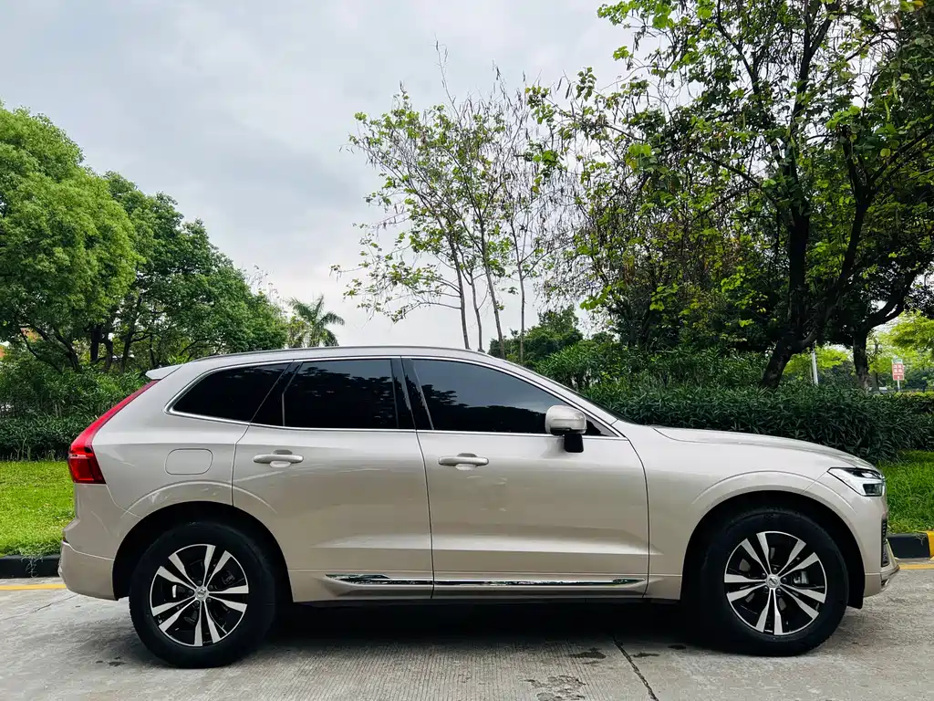 Volvo Volvo XC60 2025 B5 AWD Momentum 2025 - thumbnail 8