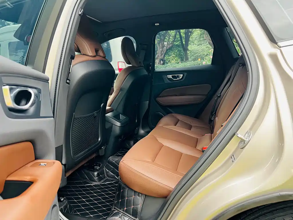 Volvo Volvo XC60 2025 B5 AWD Momentum 2025 - thumbnail 10