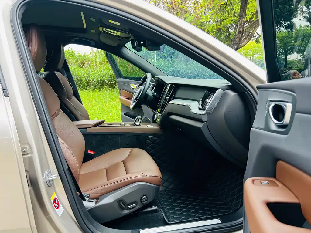 Volvo Volvo XC60 2025 B5 AWD Momentum 2025 - thumbnail 11