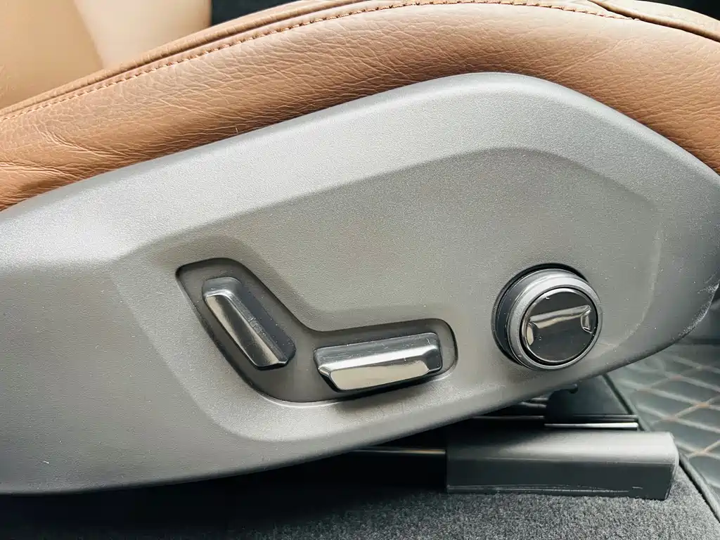 Volvo Volvo XC60 2025 B5 AWD Momentum 2025 - thumbnail 13
