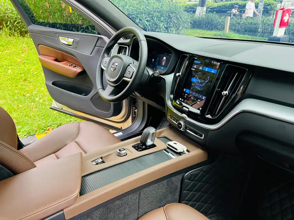 Volvo Volvo XC60 2025 B5 AWD Momentum 2025 - thumbnail 14