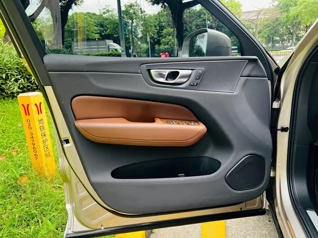 Volvo Volvo XC60 2025 B5 AWD Momentum 2025 - thumbnail 17
