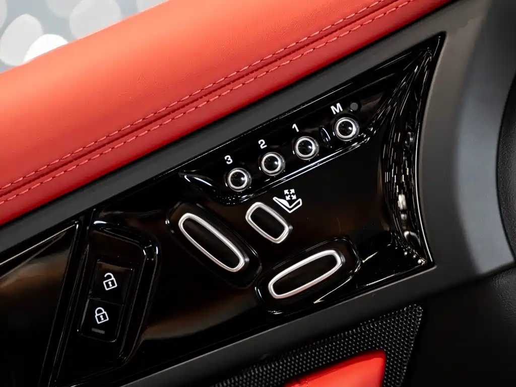 Jaguar Jaguar F-TYPE 2024 P300 75th Anniversary Edition Coupe 2024 - thumbnail 17