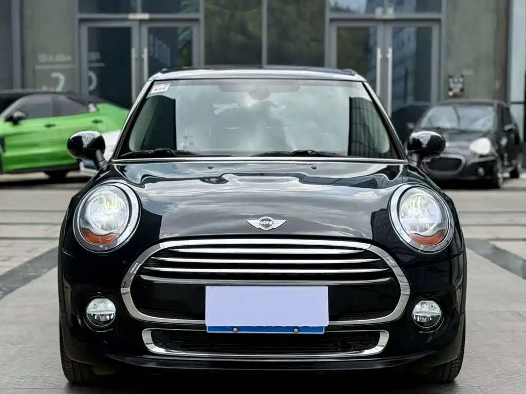 MINI MINI Cooper 5-door 2017 - thumbnail 2