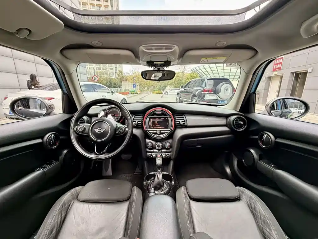 MINI MINI Cooper 5-door 2017 - thumbnail 4