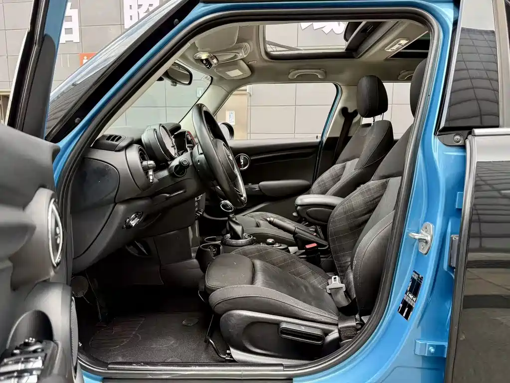 MINI MINI Cooper 5-door 2017 - thumbnail 5
