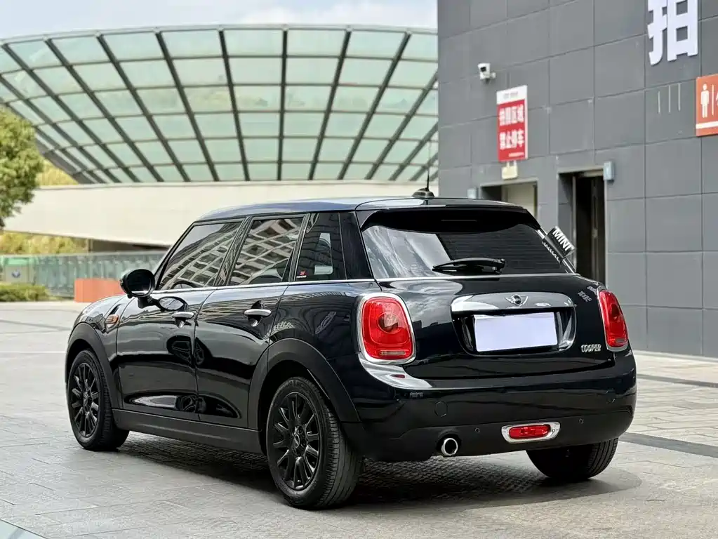 MINI MINI Cooper 5-door 2017 - thumbnail 7