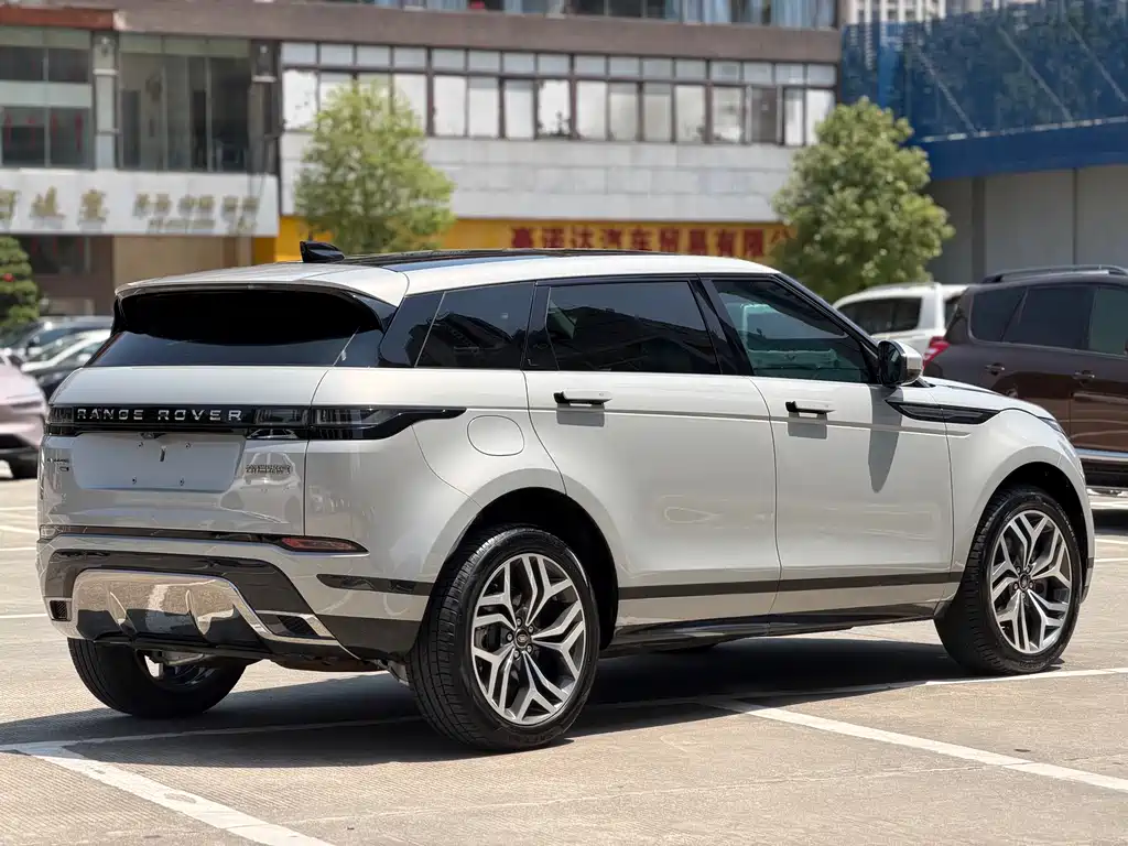 Land Rover Land Rover Range Rover Evoque L 2022 Updated 249PS R-Dynamic Luxury Edition 2023 - thumbnail 4