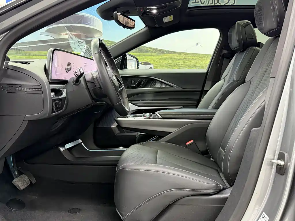 Cadillac Cadillac LYRIQ 2022 RWD Long Range Luxury Edition 2023 - thumbnail 4