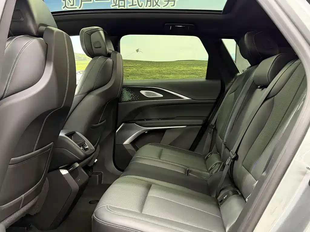 Cadillac Cadillac LYRIQ 2022 RWD Long Range Luxury Edition 2023 - thumbnail 6
