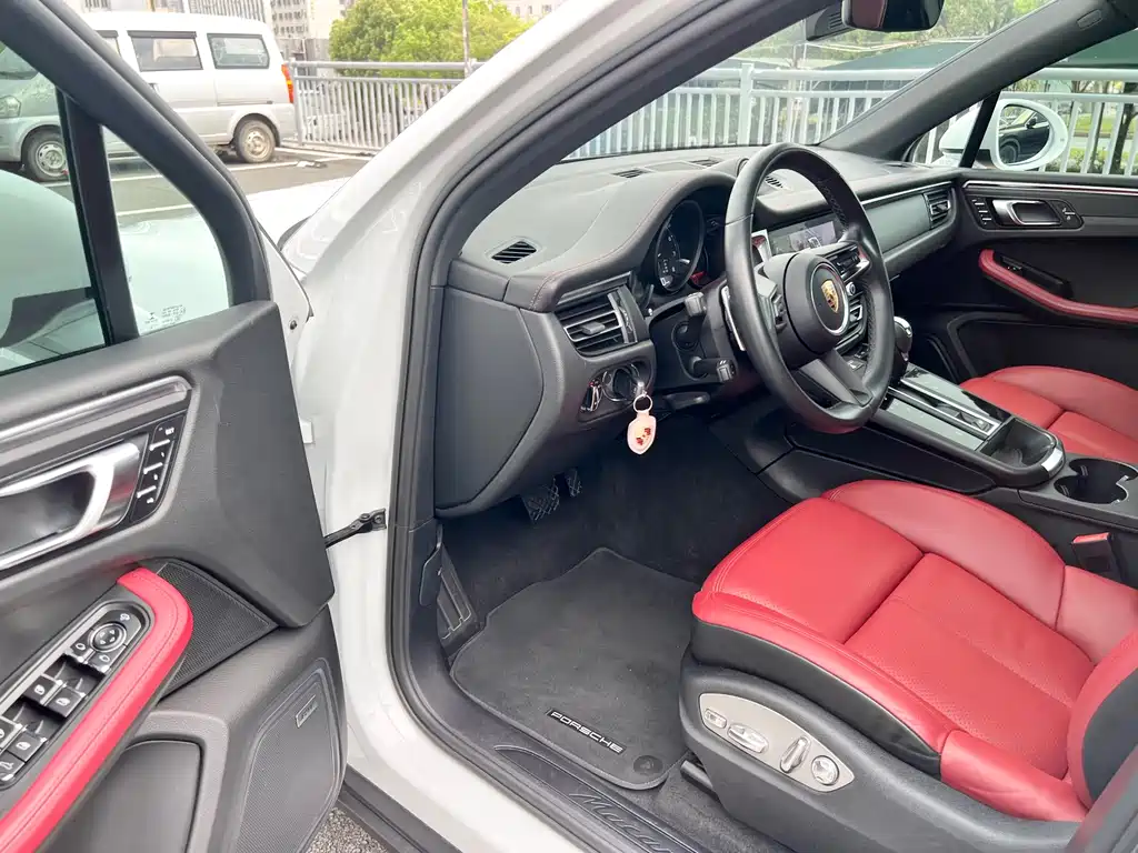 Porsche Macan 2.0T 2023 - thumbnail 4