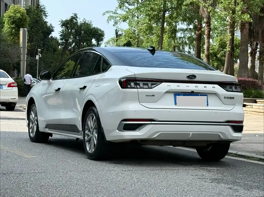 Ford Mondeo 2022 Facelift EcoBoost 245 Luxury 2023 - thumbnail 3