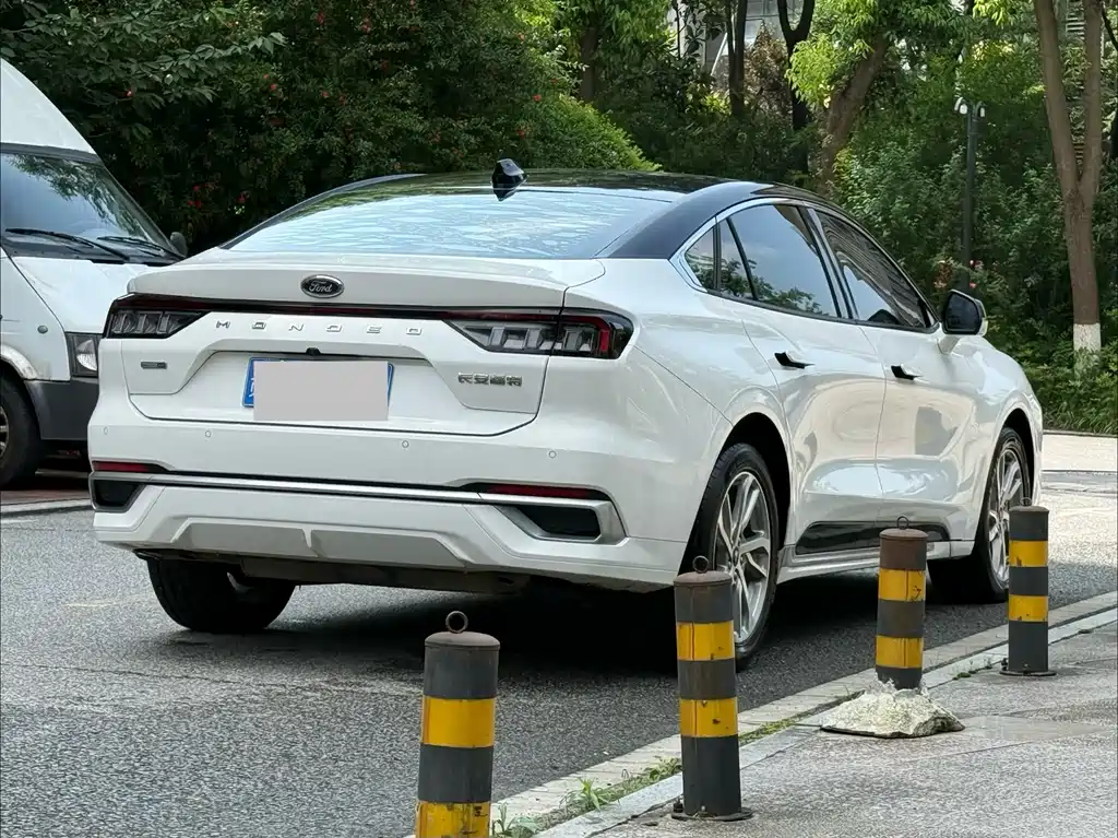 Ford Mondeo 2022 Facelift EcoBoost 245 Luxury 2023 - thumbnail 4