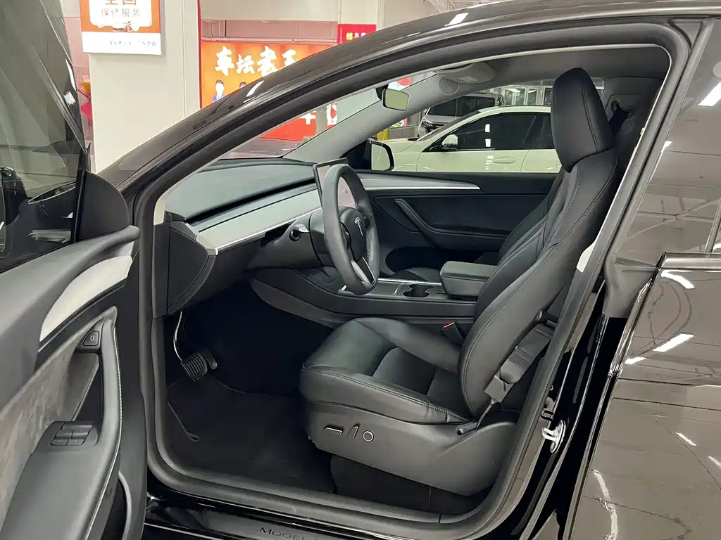 Tesla Model Y 2023 Rear-Wheel Drive 2024 - thumbnail 4