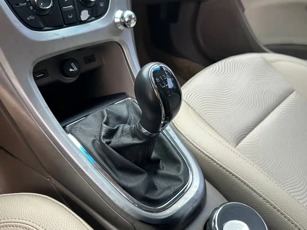 Buick Buick Excelle GT 2013 1.6L Manual Entry Edition 2014 - thumbnail 11