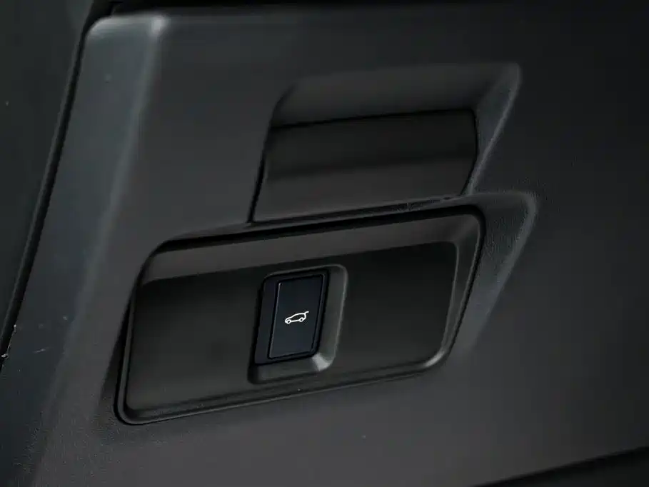 Land Rover Range Rover Evoque L 2024 SE 2025 - thumbnail 22