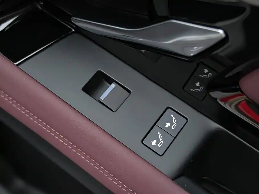 Land Rover Range Rover Evoque L 2024 SE 2025 - thumbnail 24