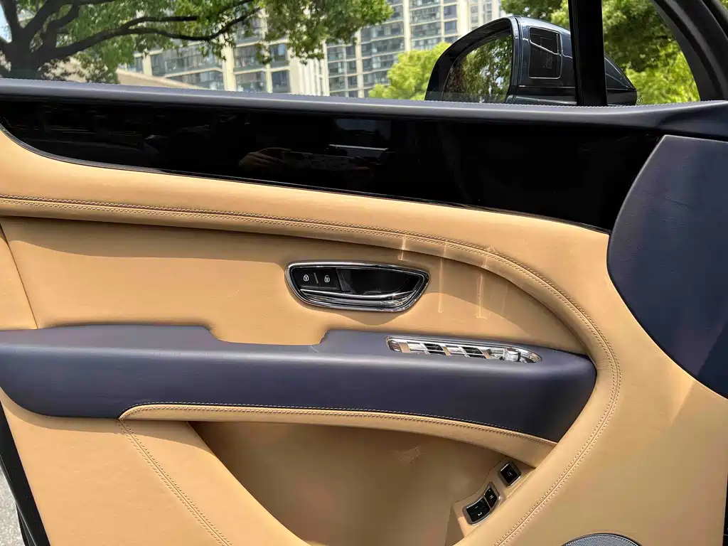 Bentley Bentayga 2024 4.0T V8 2024 - thumbnail 14