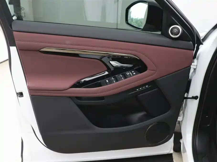 Land Rover Range Rover Evoque L 2024 SE 2025 - thumbnail 10